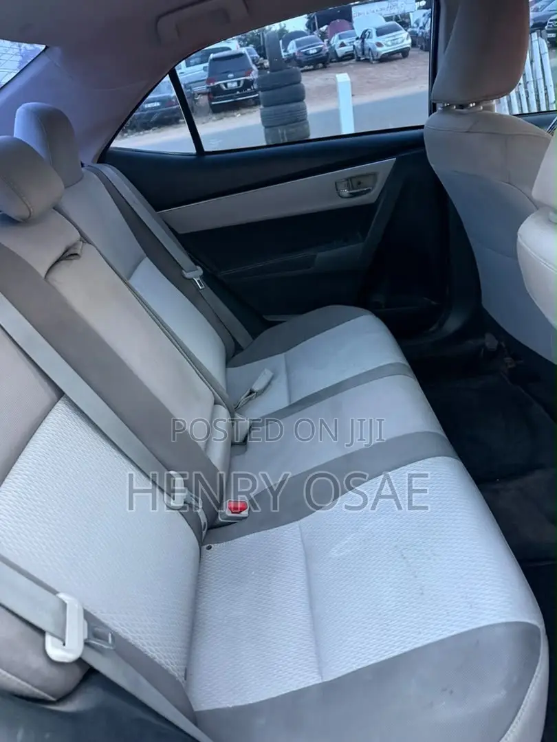 Toyota Corolla LE 4dr Sedan (1.8L 4cyl CVT) 2016 White