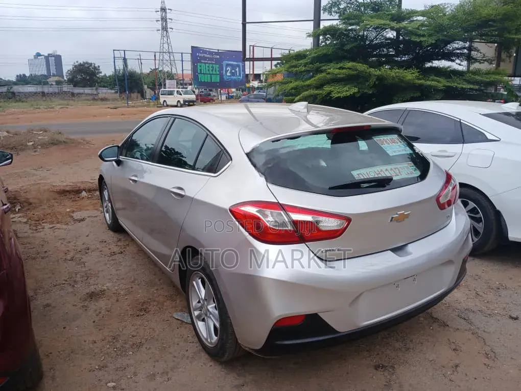 Chevrolet Cruze LT Auto Hatchback 2017 Silver