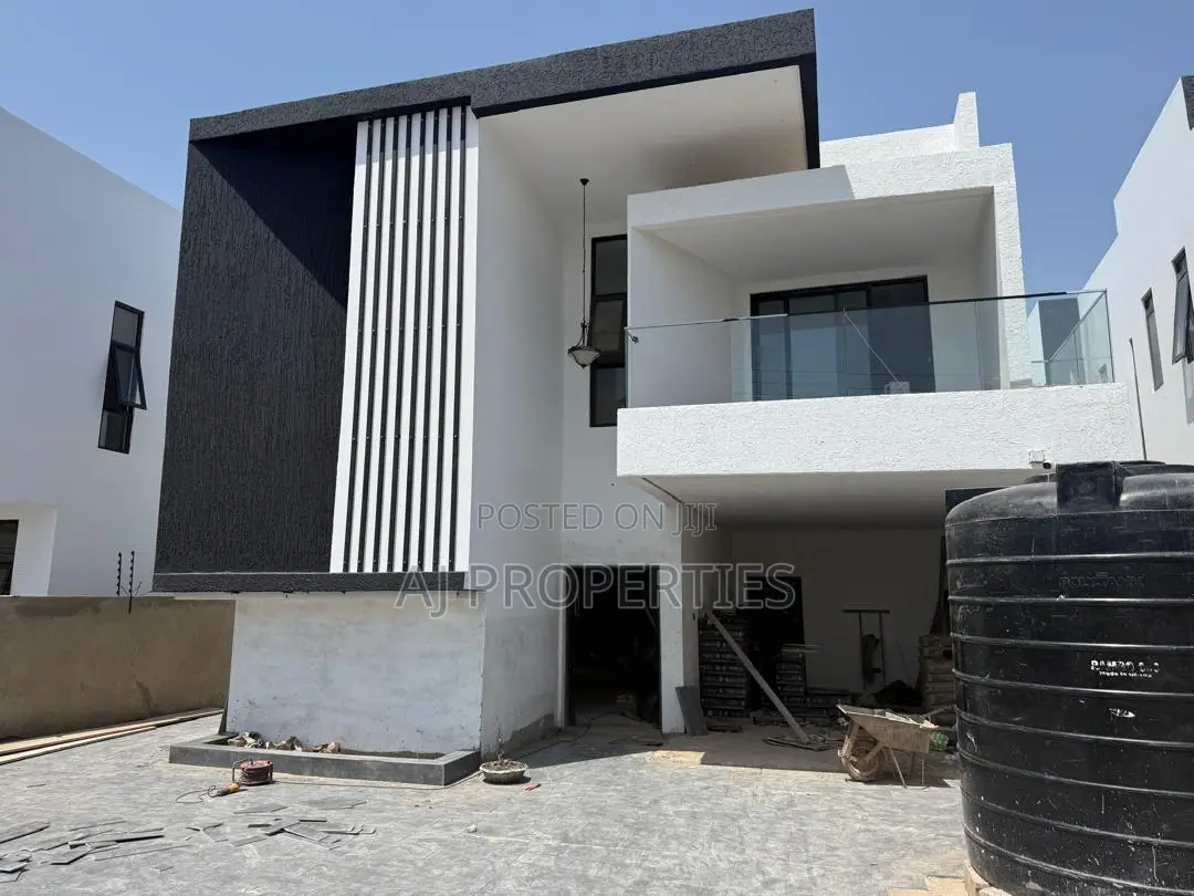 5bdrm House in East Legon for sale