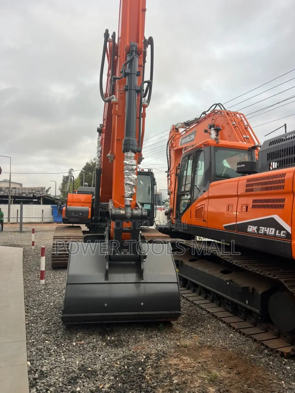 Develon DX220 Excavator