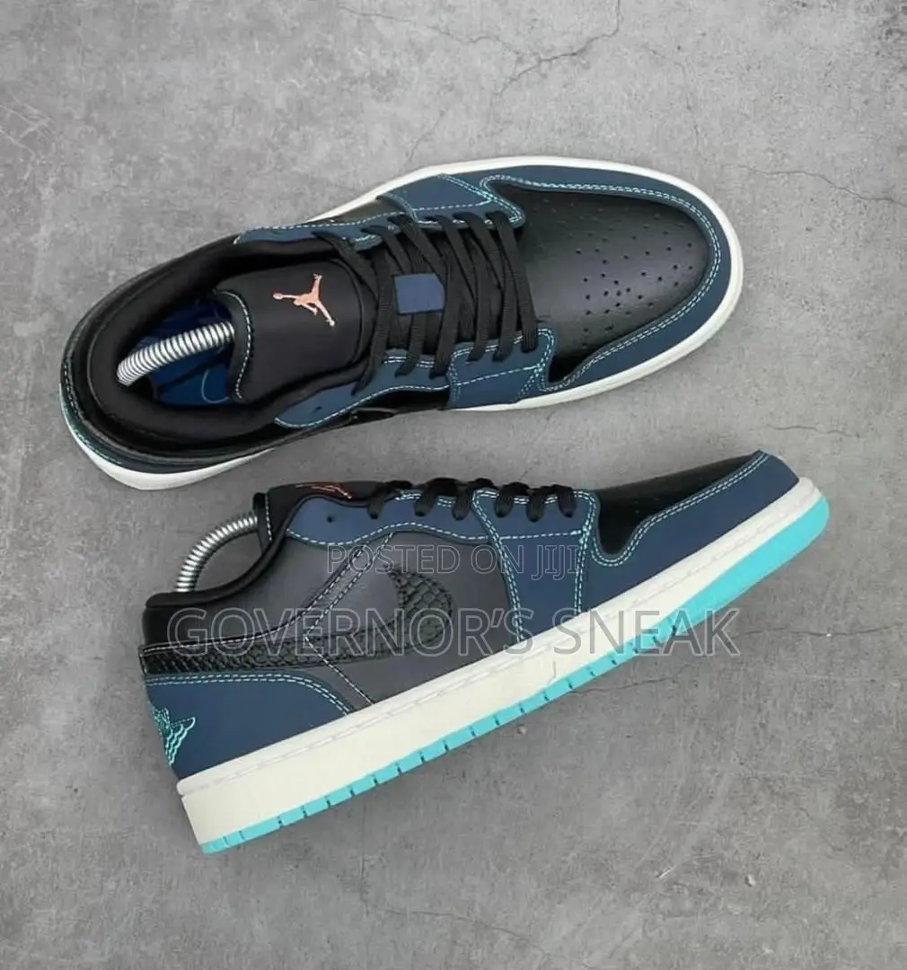 Nike Air Jordan 1Low SE (Dark Obsidian Black)