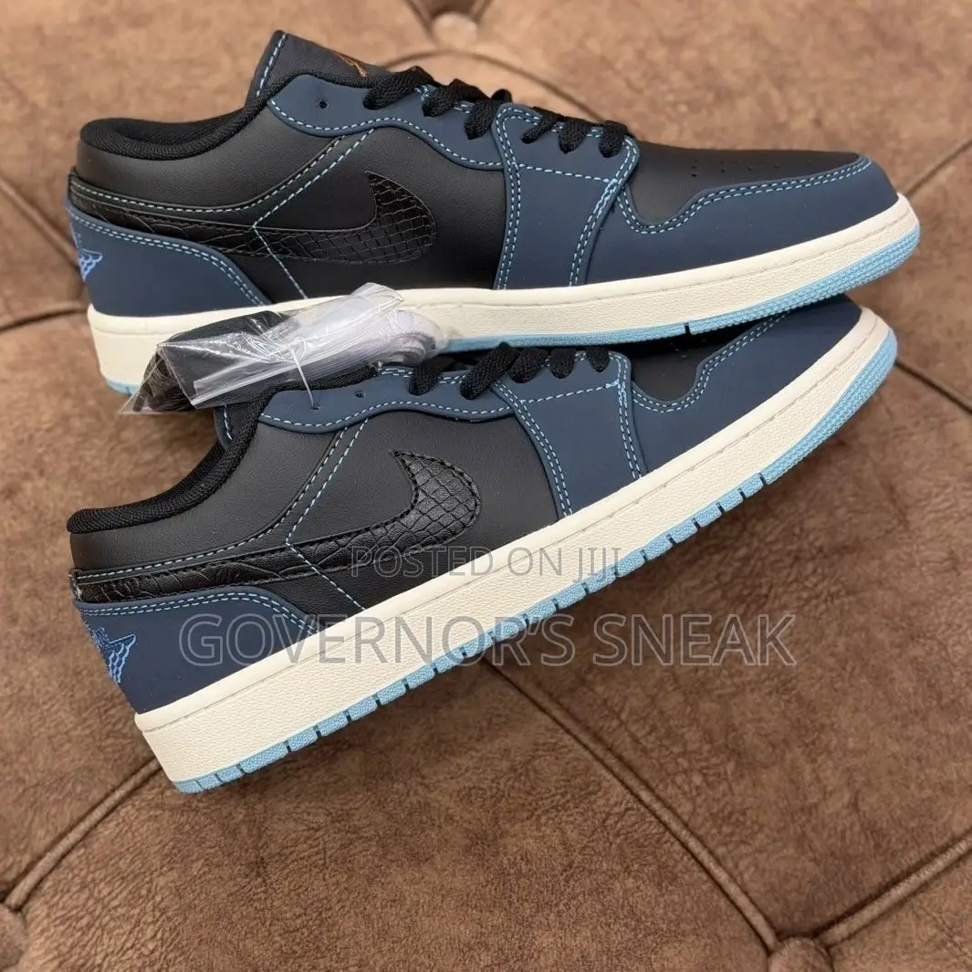 Nike Air Jordan 1Low SE (Dark Obsidian Black)