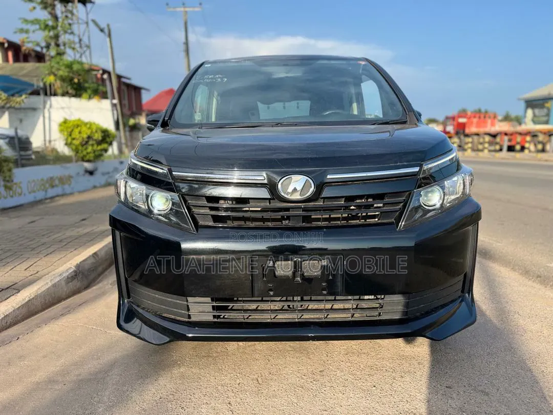 Toyota Voxy V 4WD 8-Seater 2015 Black