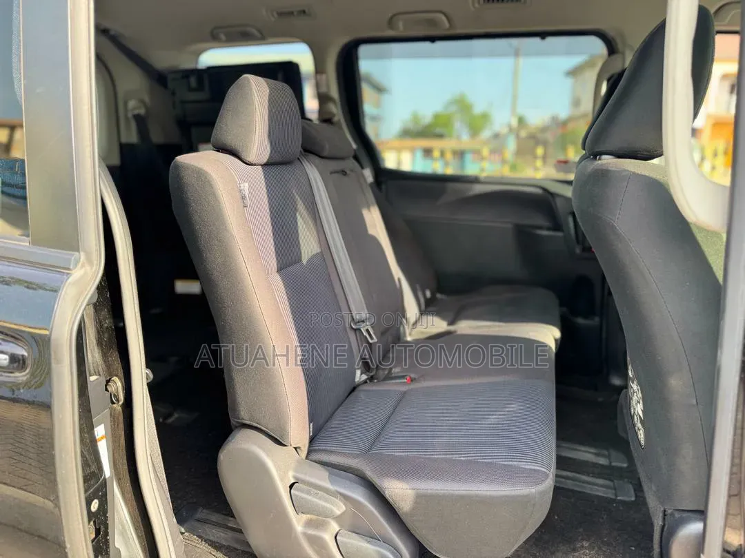 Toyota Voxy V 4WD 8-Seater 2015 Black
