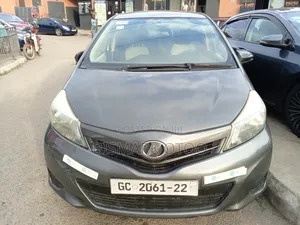 Toyota Vitz 1.3 FWD 5dr 2013 Gray