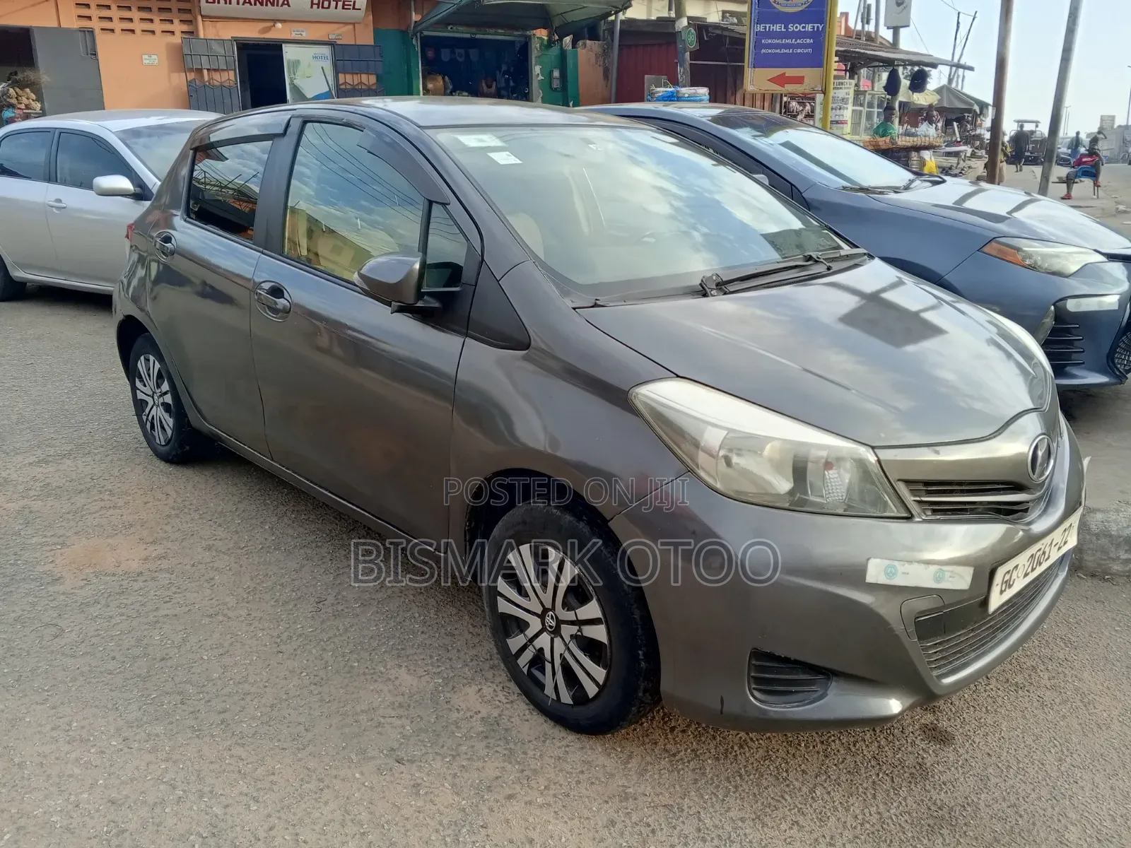Toyota Vitz 1.3 FWD 5dr 2013 Gray