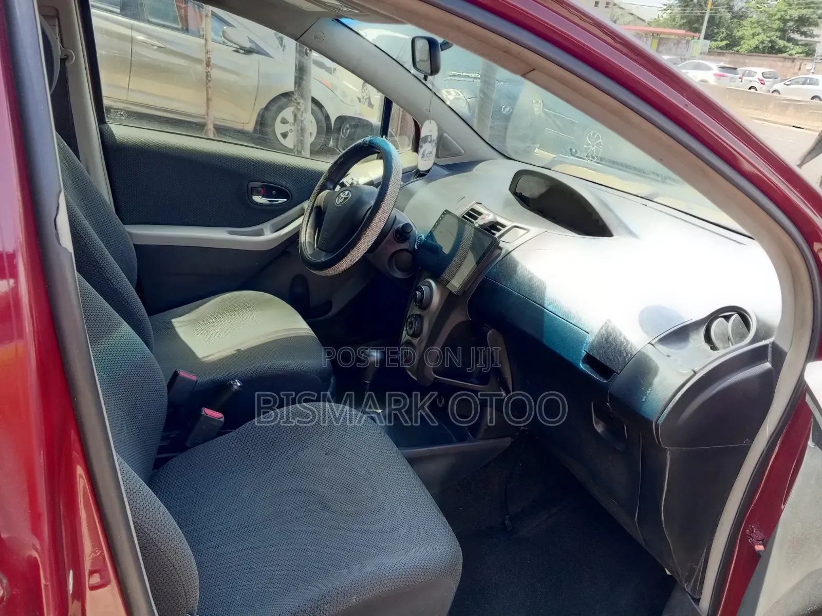 Toyota Vitz 1.3 FWD 5dr 2010 Red