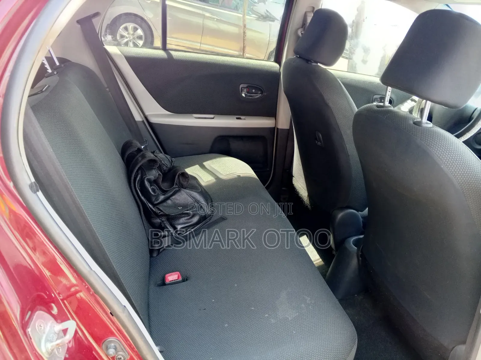 Toyota Vitz 1.3 FWD 5dr 2010 Red