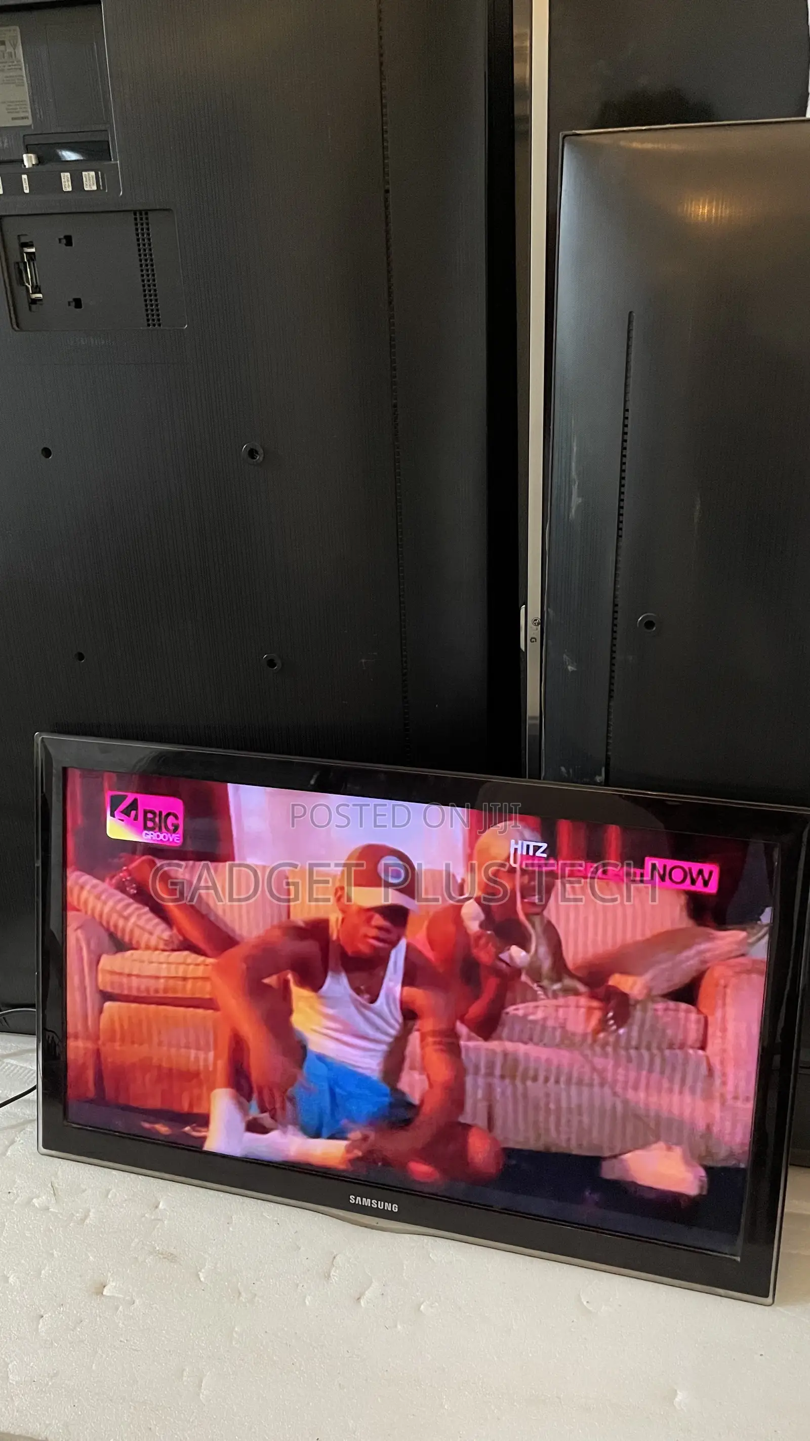 Home Used 32” Samsung FHD TV