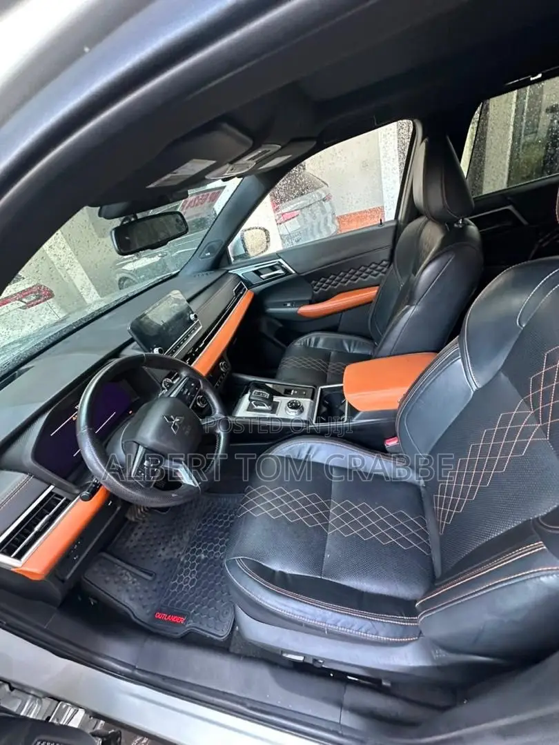 Mitsubishi Outlander SEL Launch Edition 2022 Silver