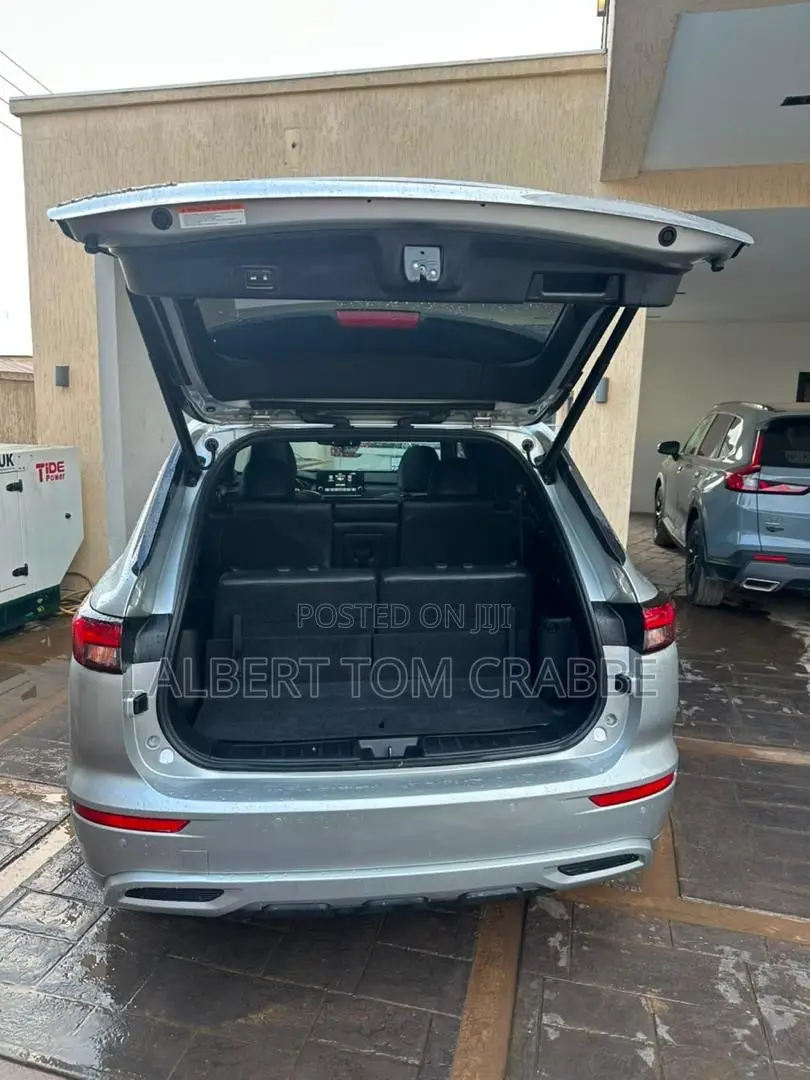 Mitsubishi Outlander SEL Launch Edition 2022 Silver