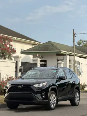 Toyota RAV4 XLE 2022 Black