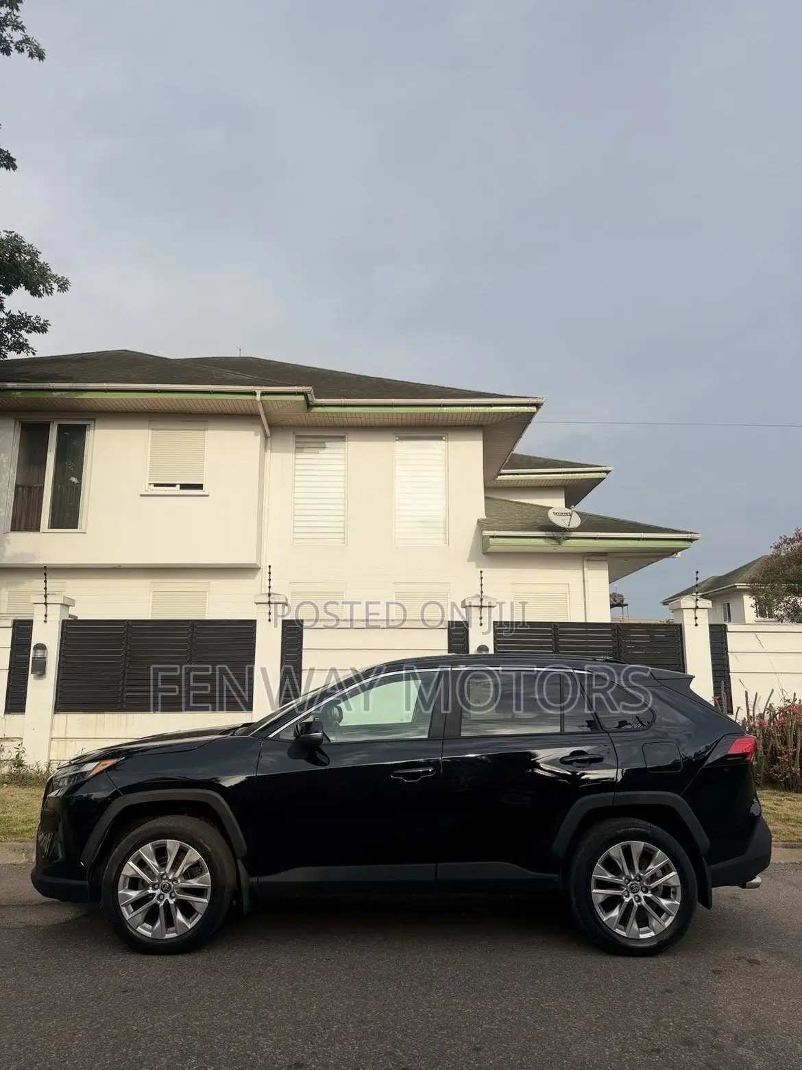 Toyota RAV4 XLE 2022 Black