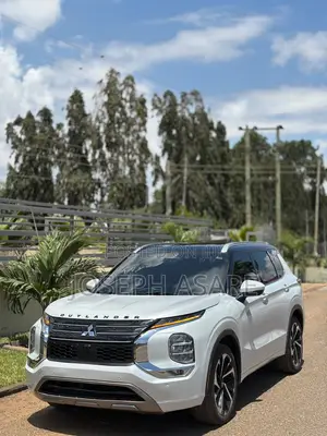 Mitsubishi Outlander SEL 2024 White