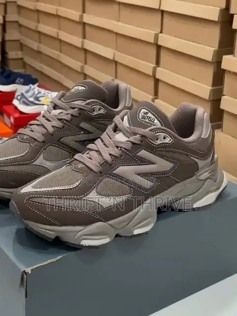 New Balance 9060 Mono Cortado