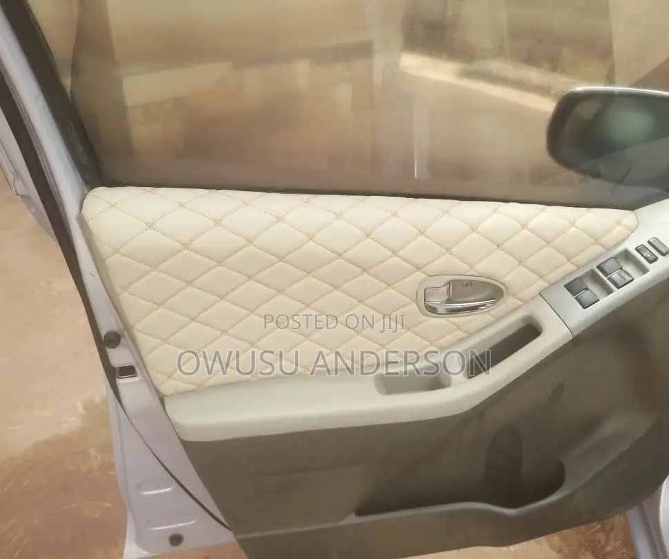 Toyota Vitz 2010 Silver