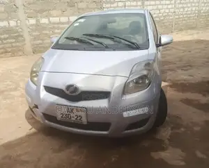 Toyota Vitz 2010 Silver