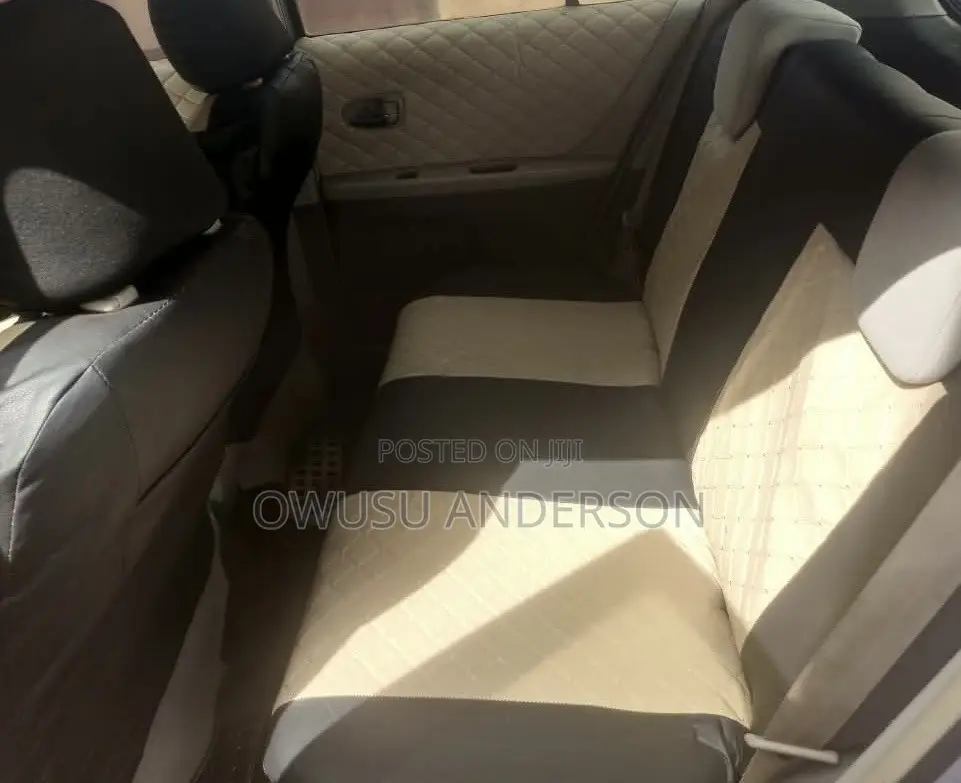Toyota Vitz 2010 Silver