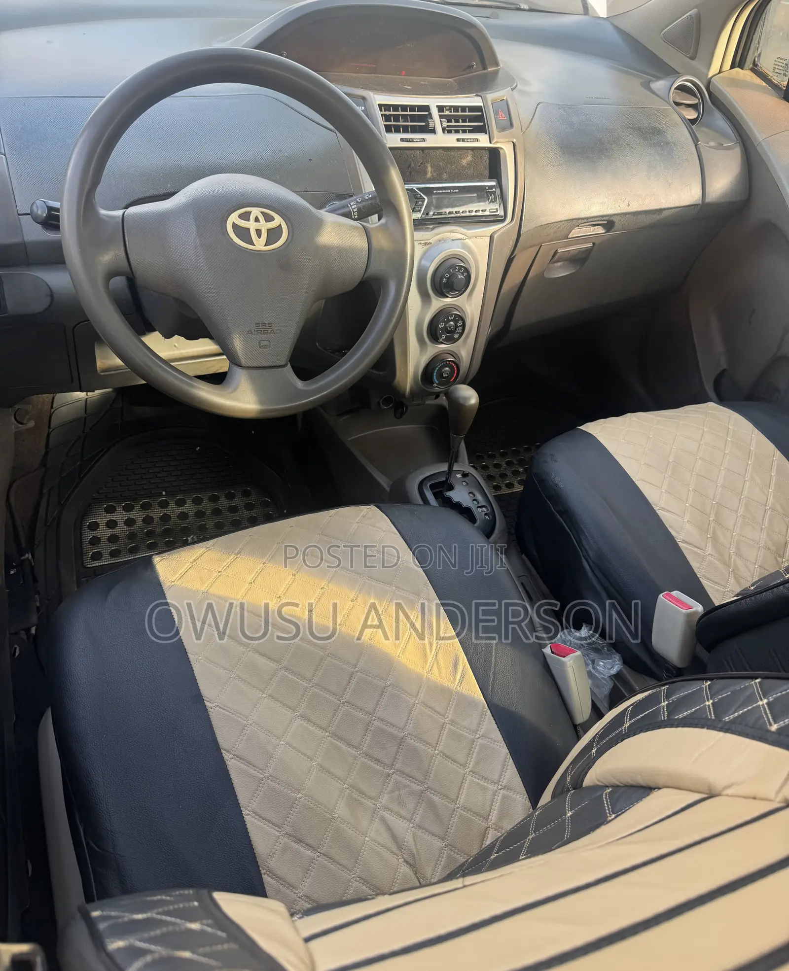 Toyota Vitz 2010 Silver