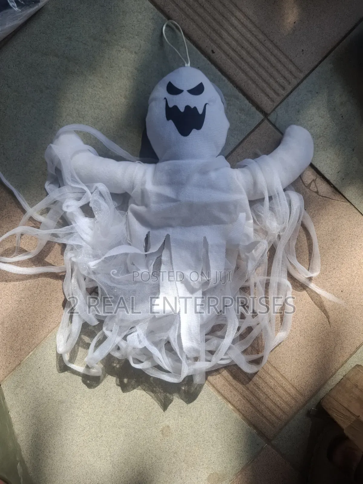 Hanging Flying Ghost Halloween Decoration With Mesh Streamers