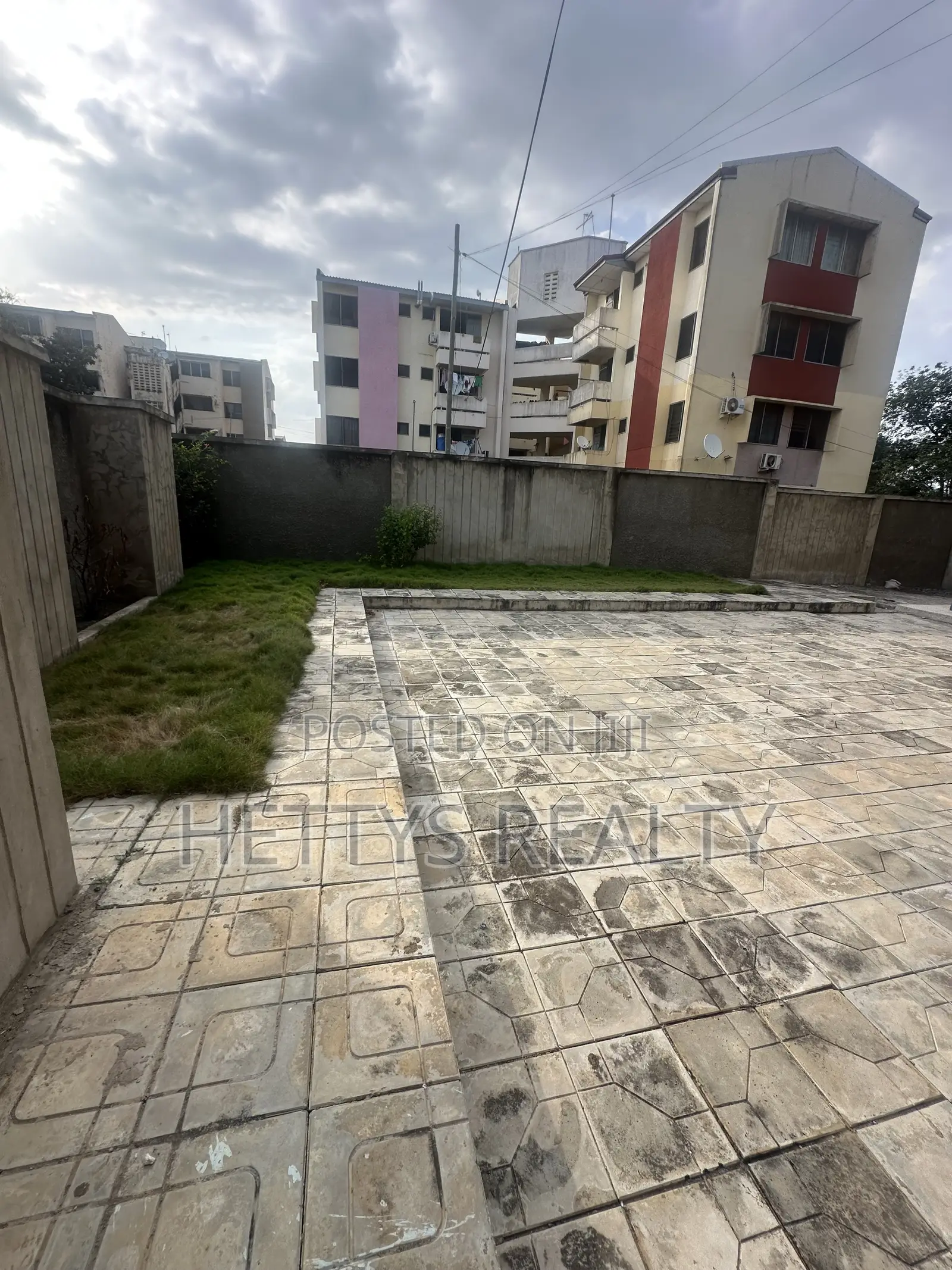 2bdrm Block of Flats in Sakumono for sale