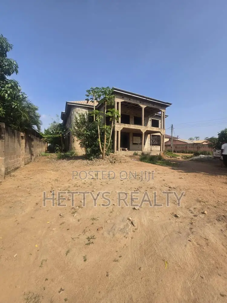 6bdrm House in Amasaman for sale