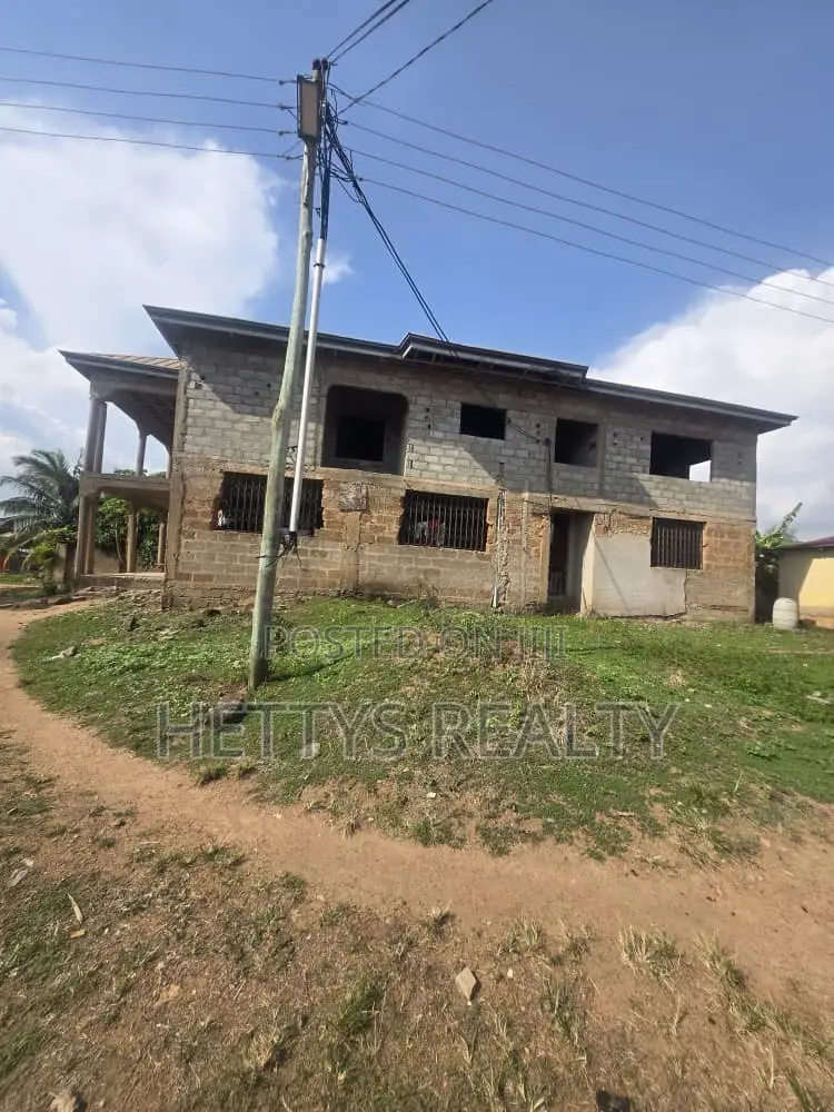 6bdrm House in Amasaman for sale