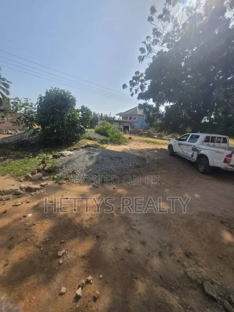 6bdrm House in Amasaman for sale