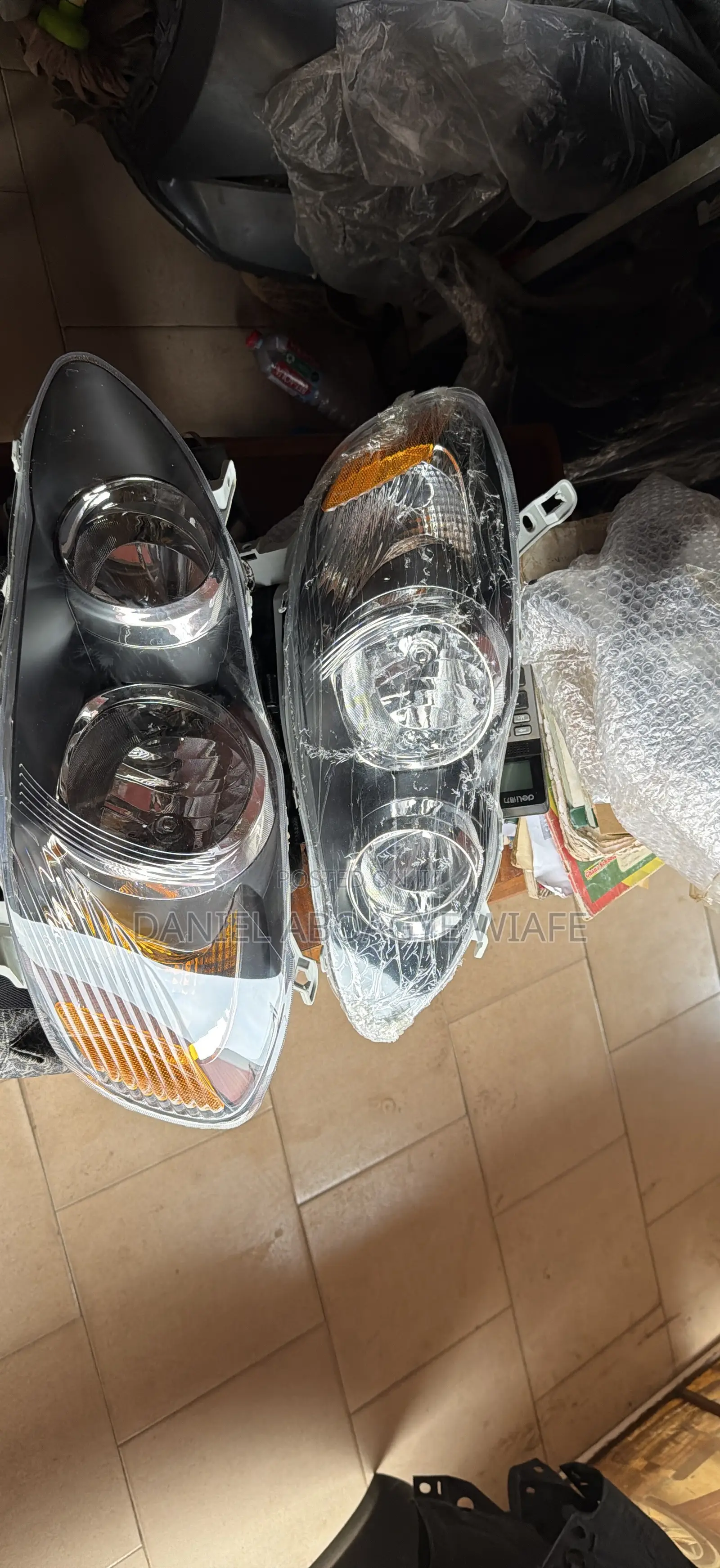 Corolla 2005-2006 Headlights (Black)