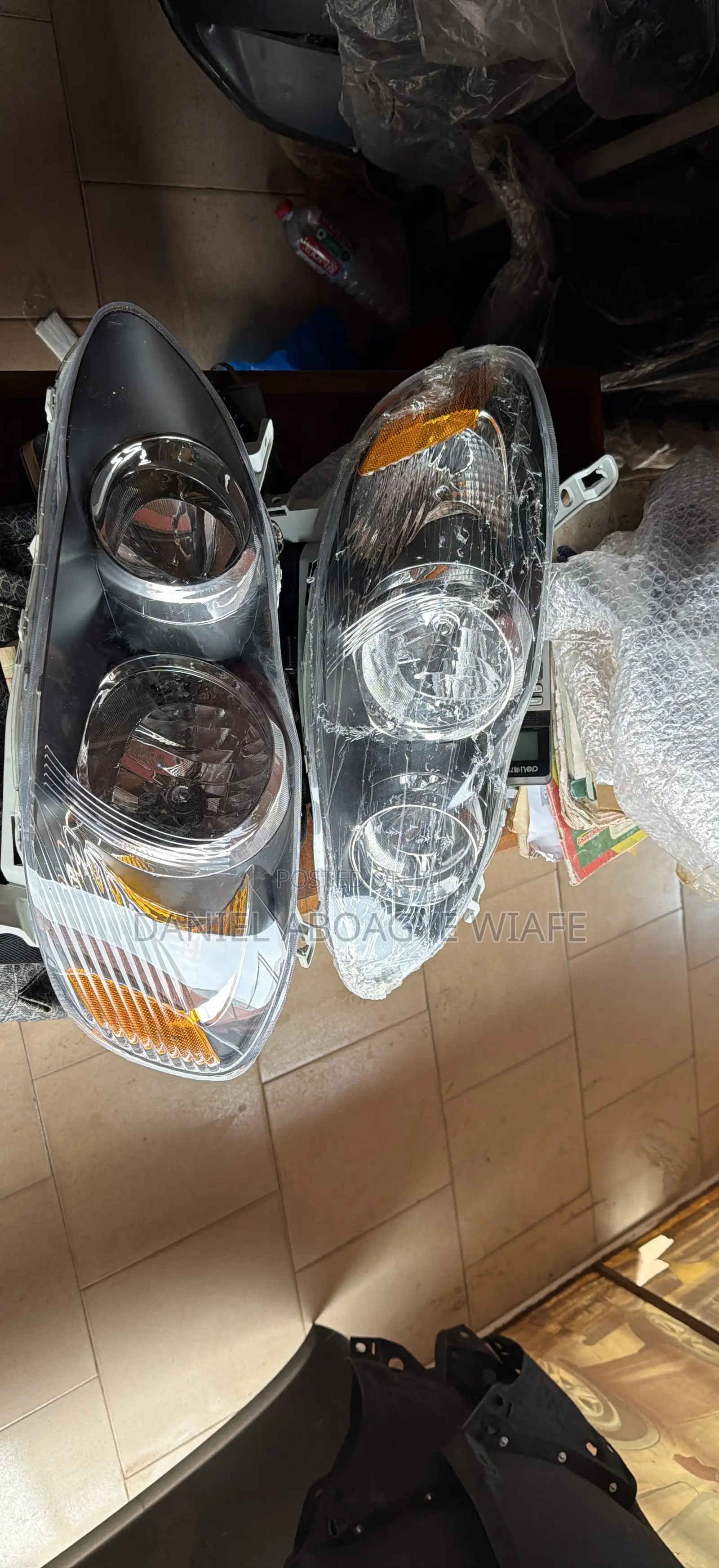 Corolla 2005-2006 Headlights (Black)
