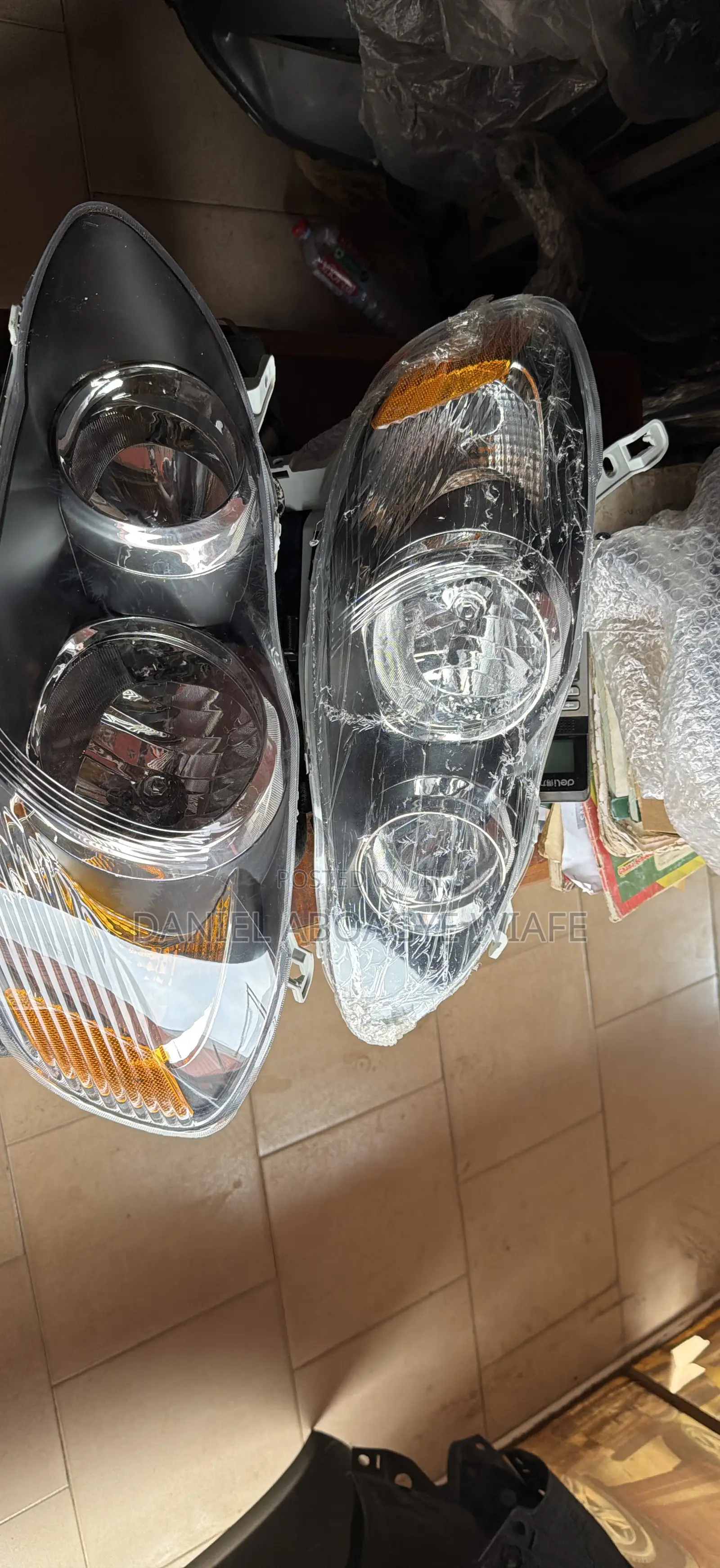 Corolla 2005-2006 Headlights (Black)