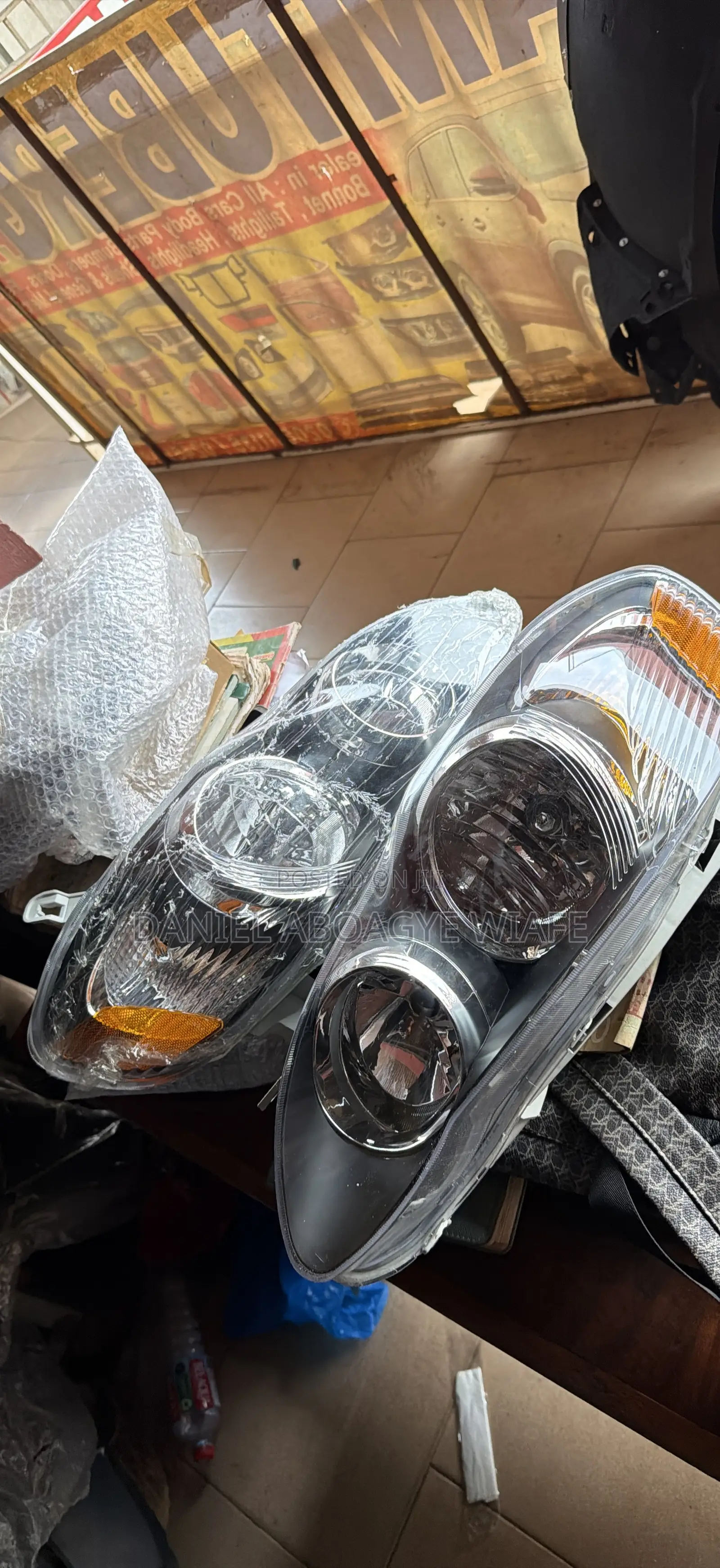 Corolla 2005-2006 Headlights (Black)