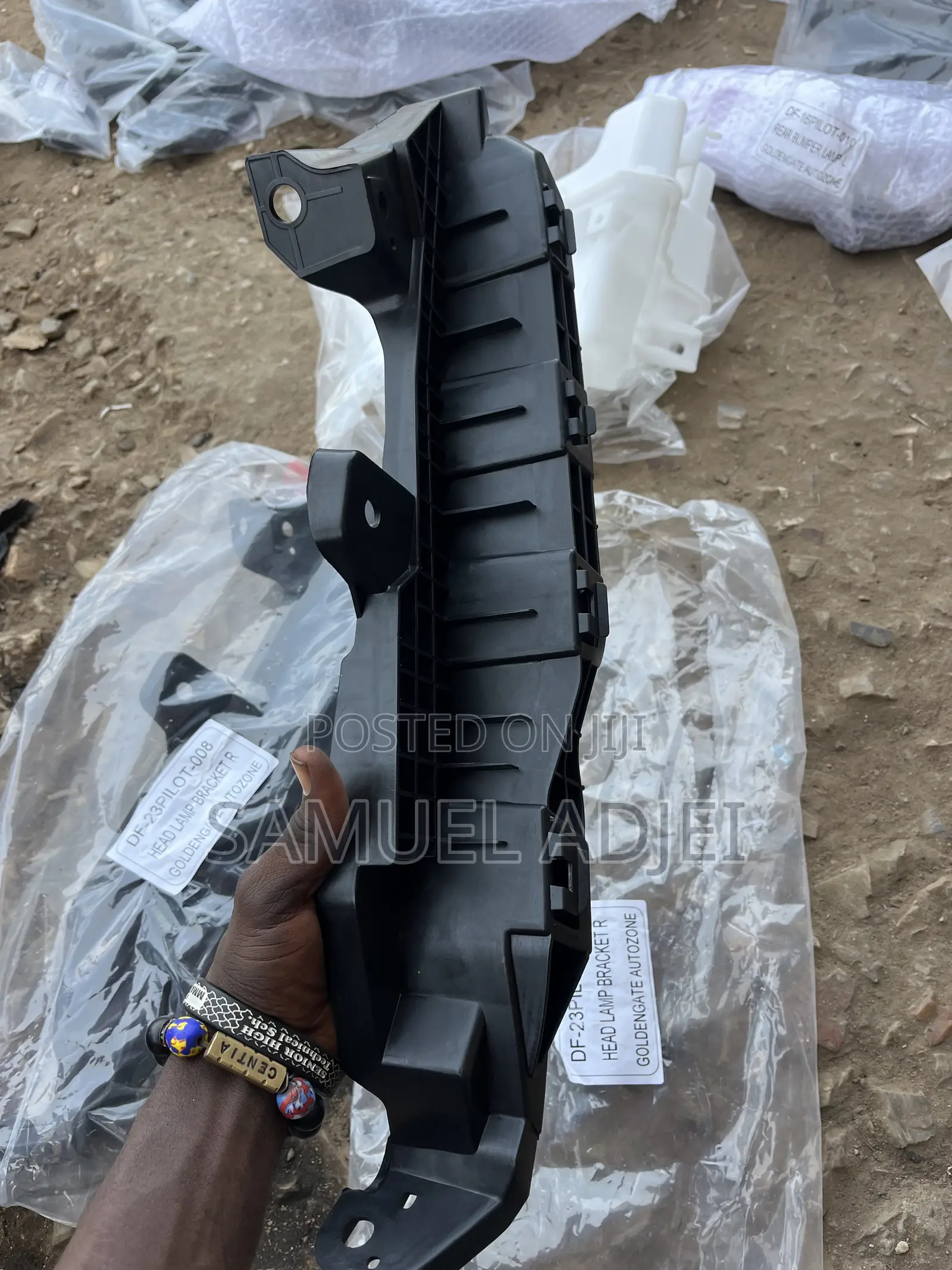 Honda Pilot 2023 to 2025 Headlight Seat.