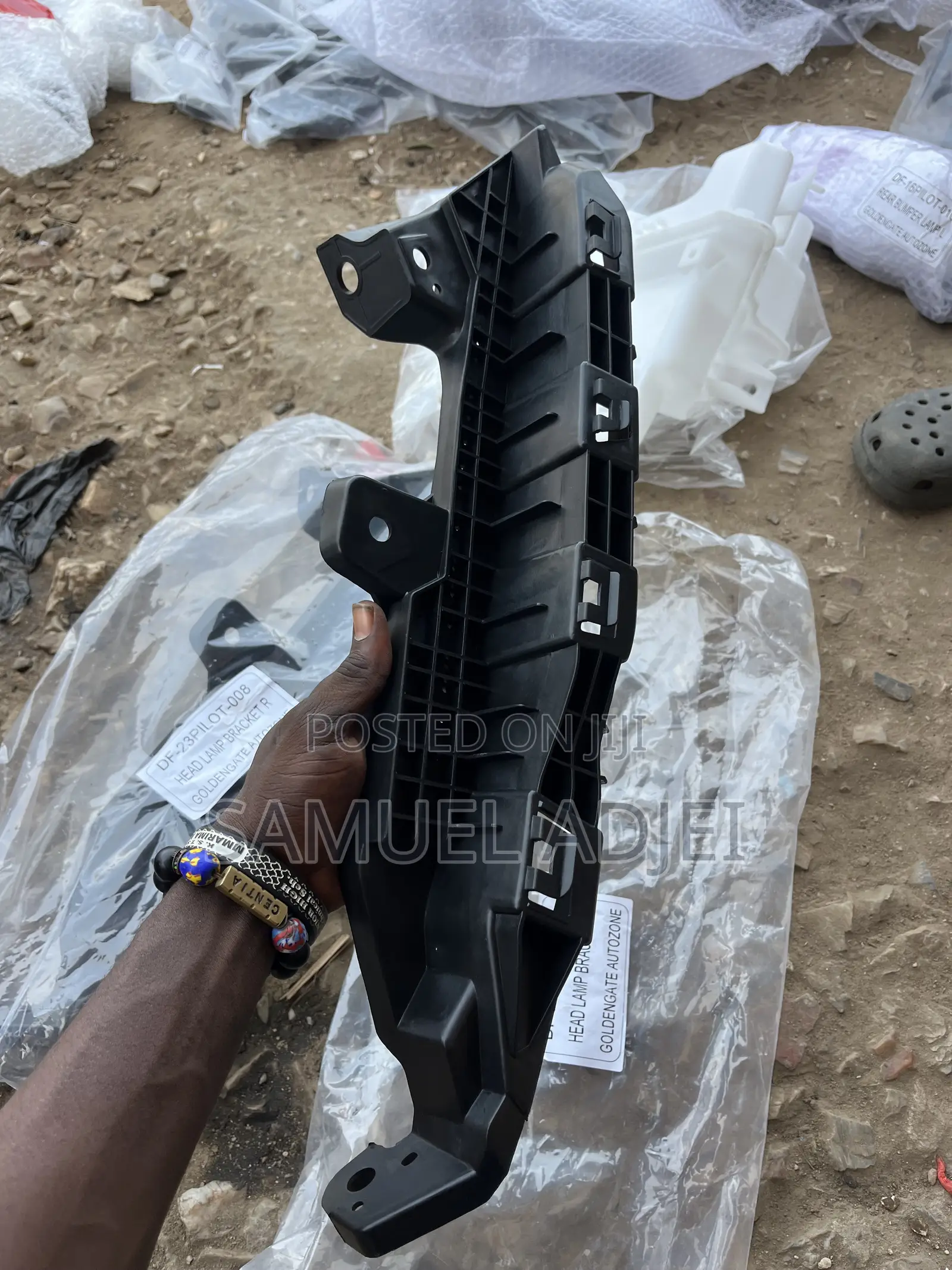 Honda Pilot 2023 to 2025 Headlight Seat.