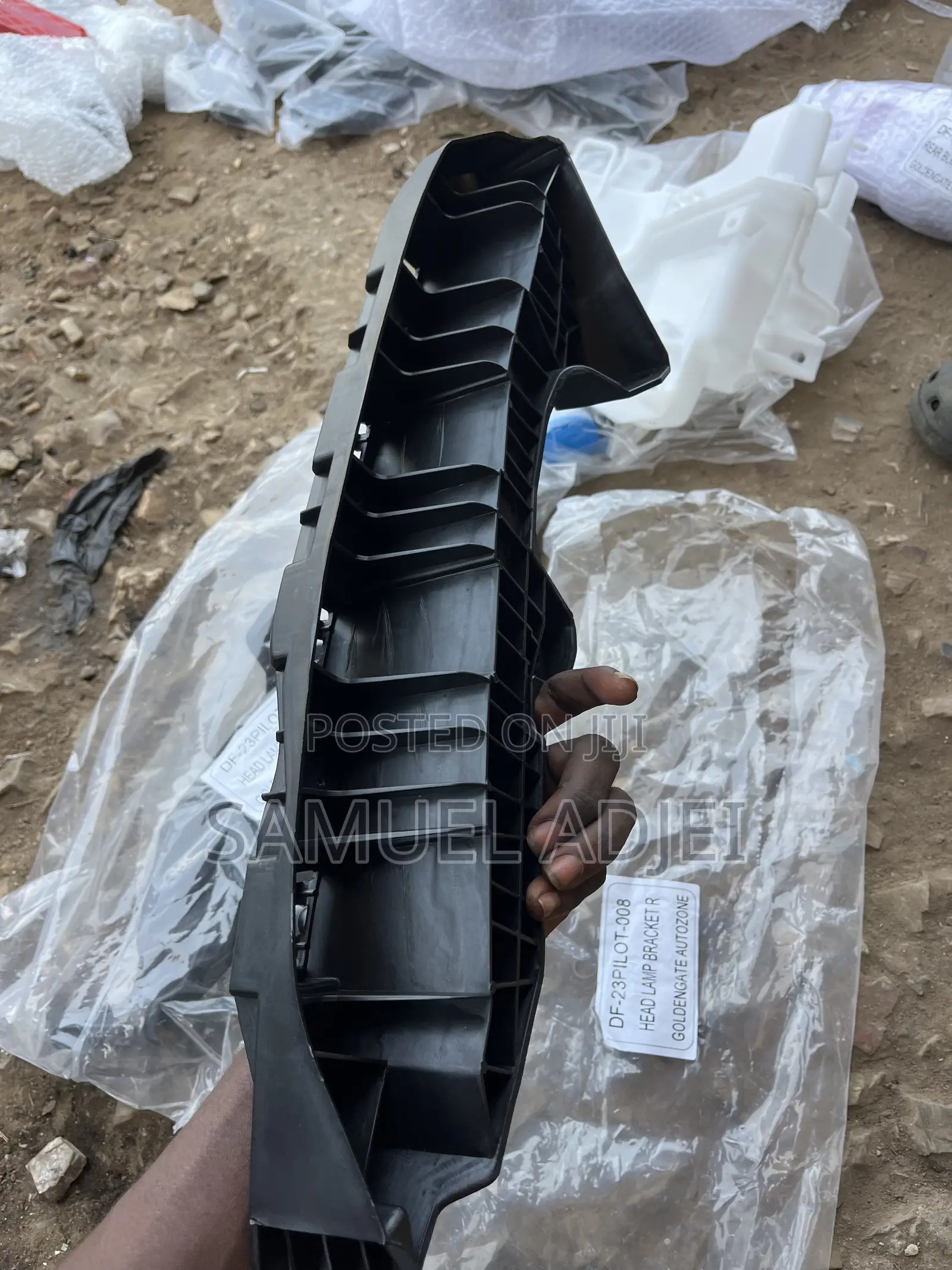 Honda Pilot 2023 to 2025 Headlight Seat.