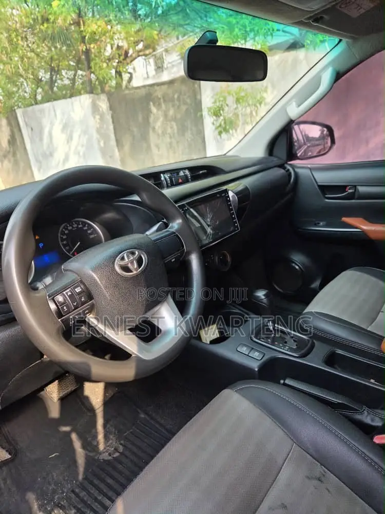 Toyota Hilux 2018 Gray
