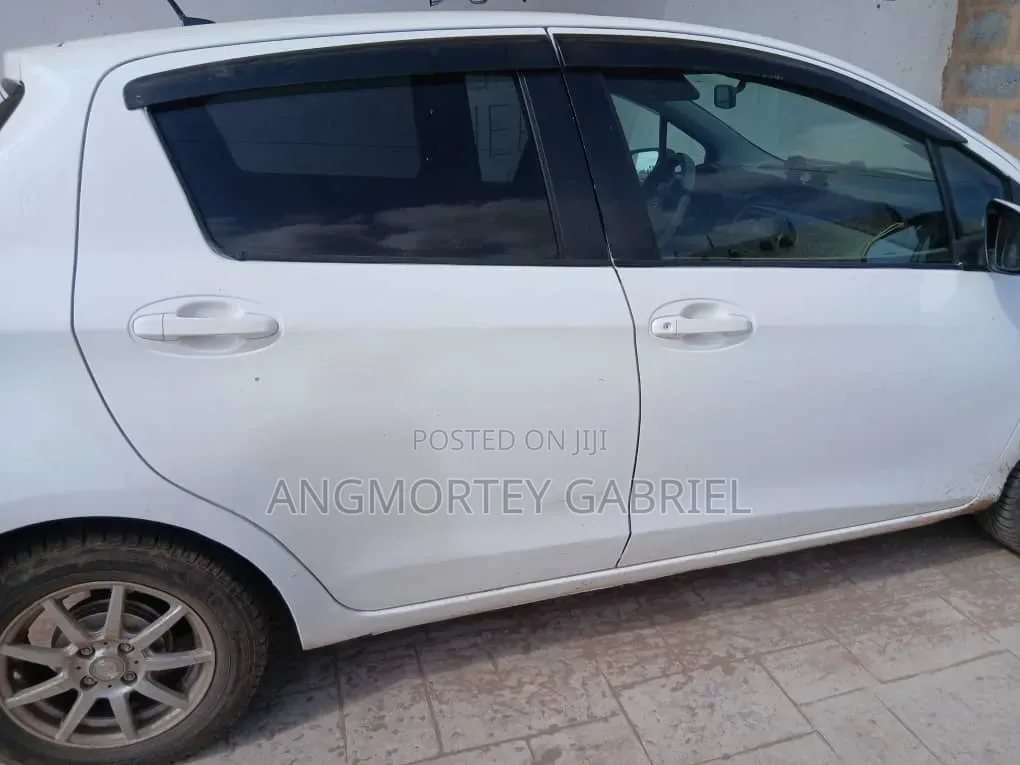 Toyota Vitz 2014 White