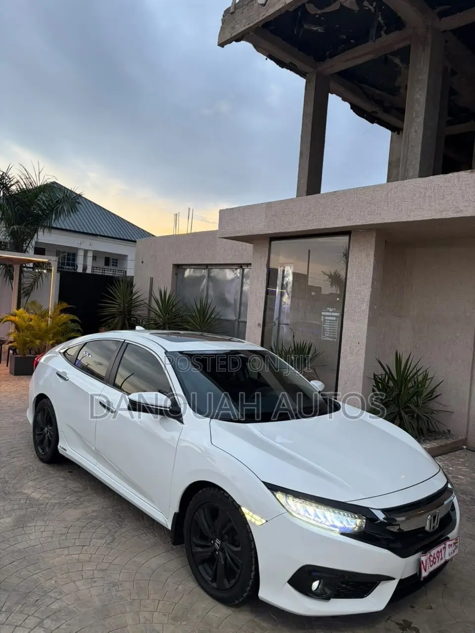 Honda Civic Touring 4dr Sedan (1.5L 4cyl) 2017 White