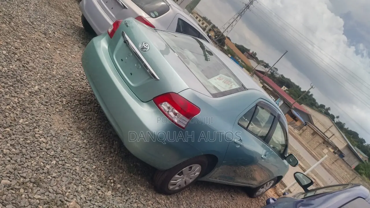 Toyota Belta 2010 Green