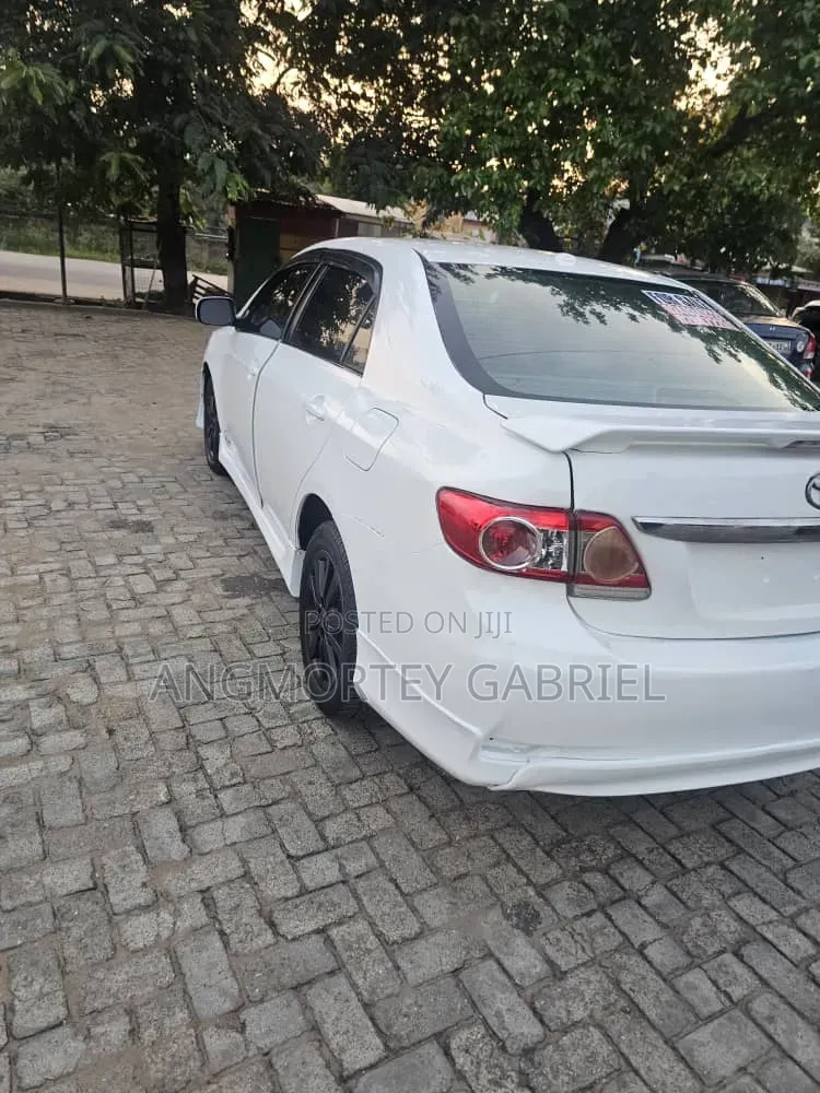 Toyota Corolla 2012 White