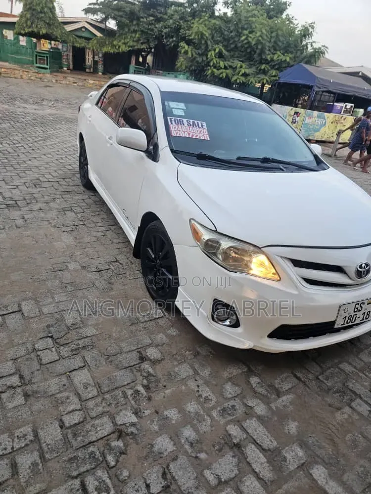Toyota Corolla 2012 White