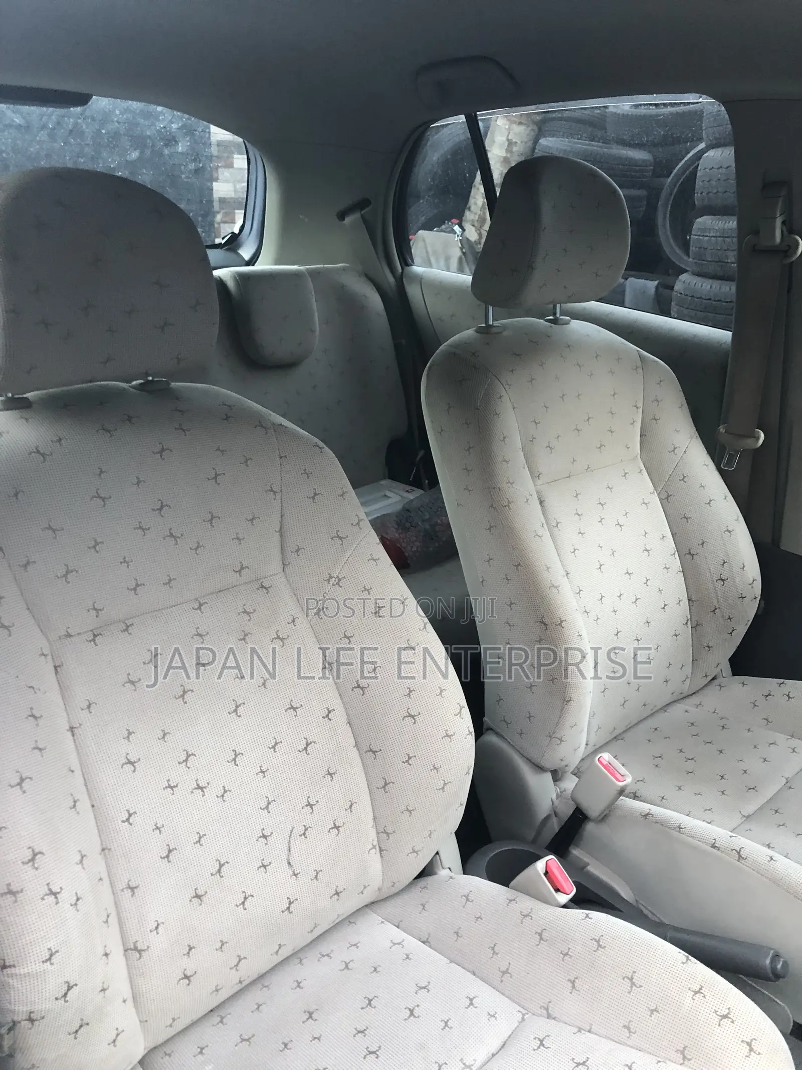 Toyota Vitz 2010 Silver