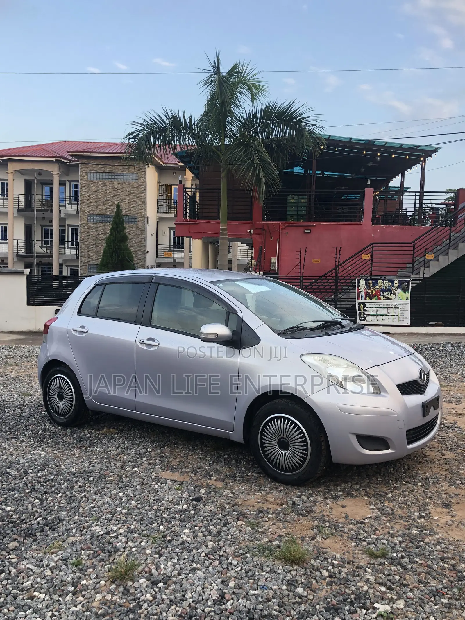 Toyota Vitz 2010 Silver