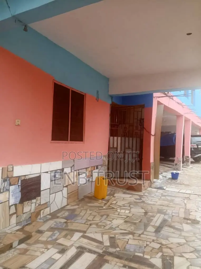 12bdrm House in Ablekuma Canada, Pentecost for sale