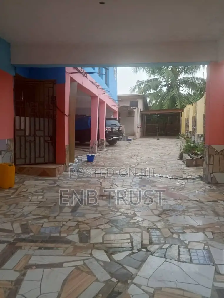 12bdrm House in Ablekuma Canada, Pentecost for sale