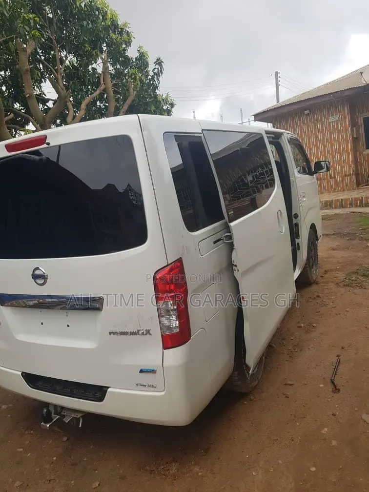 Nissan Caravan 2018 White