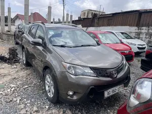 Toyota RAV4 XLE AWD (2.5L 4cyl 6A) 2013 Gray