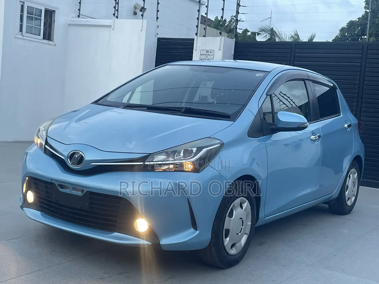 Toyota Vitz 1.3 AWD 5dr 2016 Blue