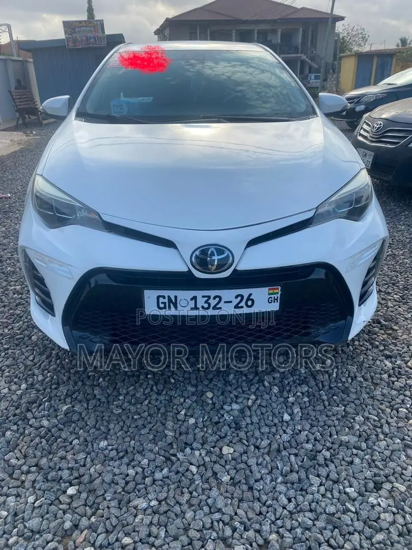 Toyota Corolla SE Special Edition 4dr Sedan (1.8L 4cyl CVT) 2017 White