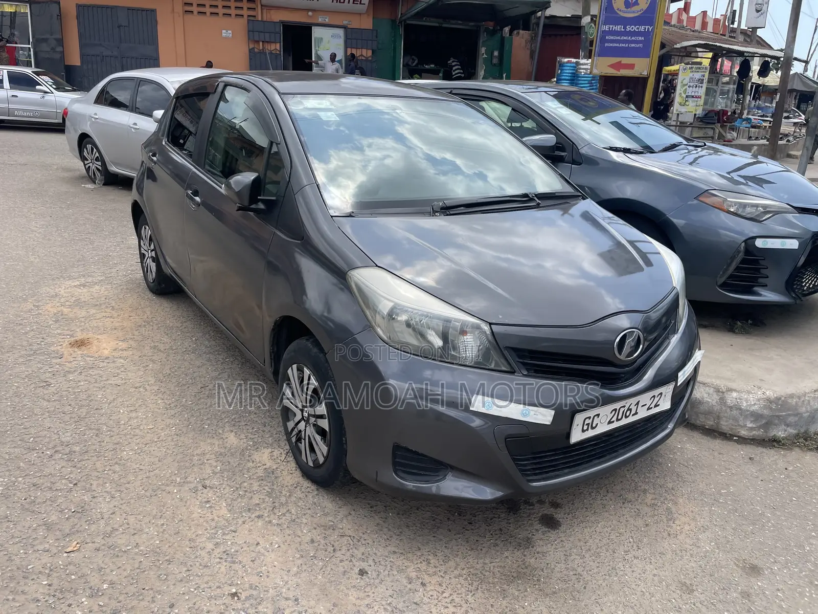 Toyota Vitz 1.0 FWD 3dr 2012 Gray